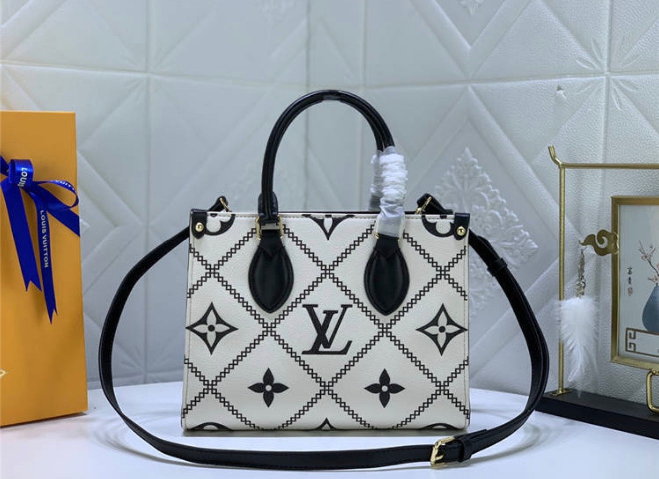 Monogram Giant OnTheGo MM