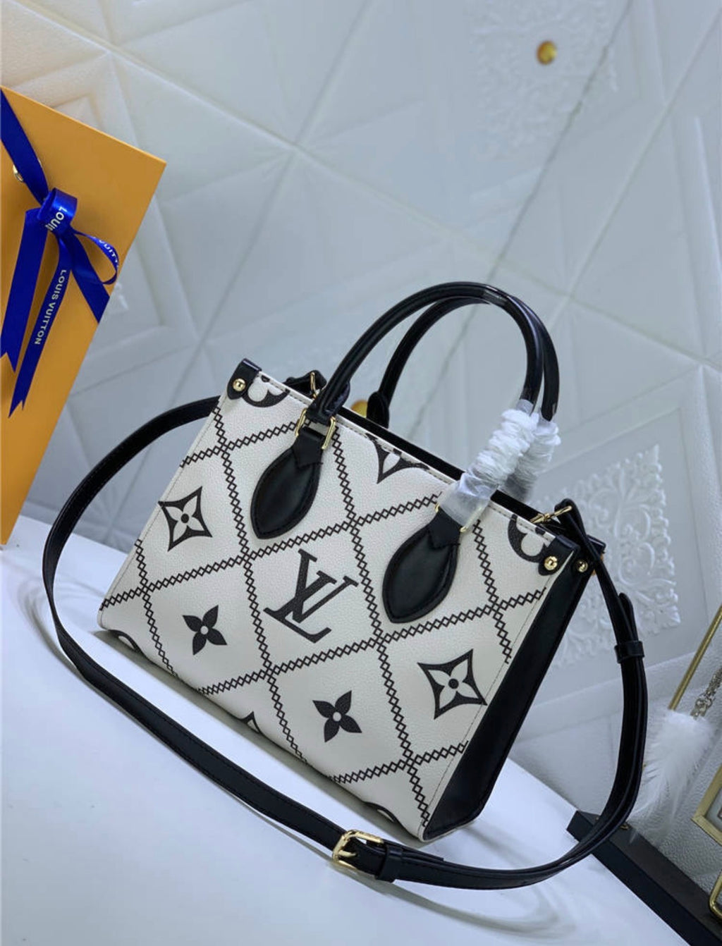 Monogram Giant OnTheGo MM