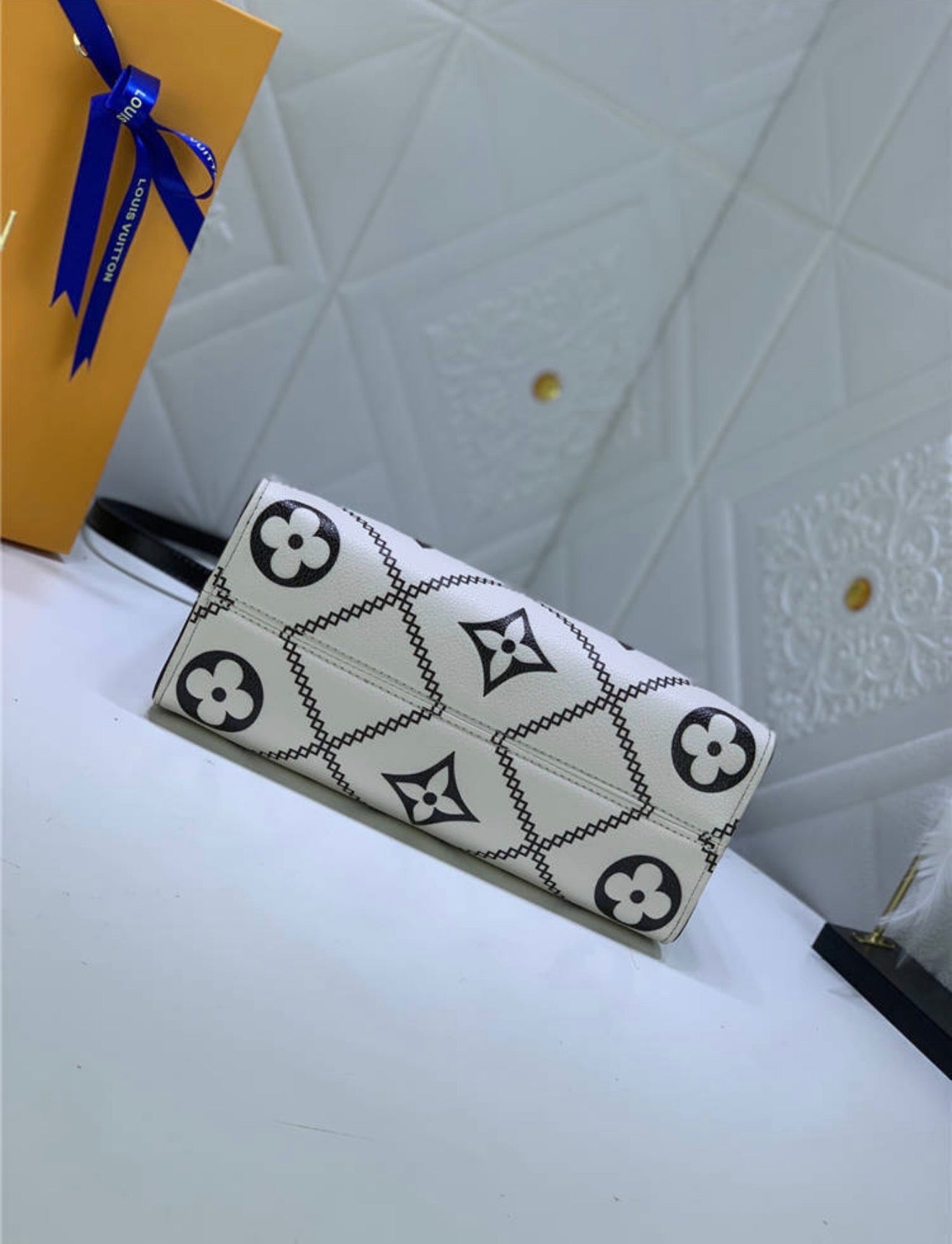 Monogram Giant OnTheGo MM