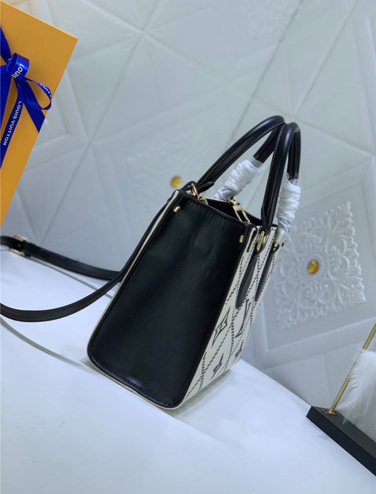 Monogram Giant OnTheGo MM